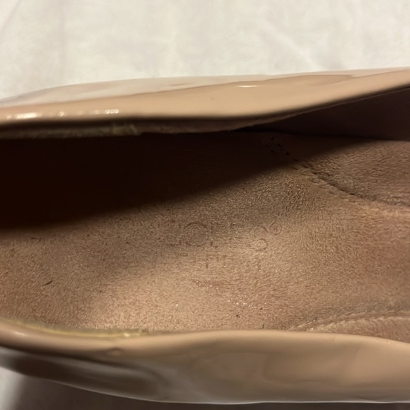 Aerosoles Nude Beige Pumps, 8.5, Patent Leather, Pointed Toe - Picture 4 of 10